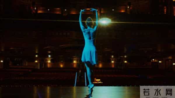 甜酷杀手：安娜·德·阿玛斯的致命诱惑