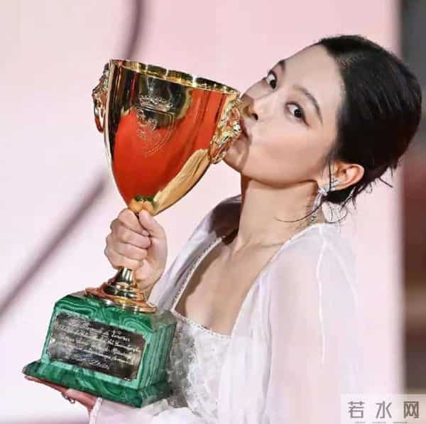 开撕了！郝蕾嘲讽辛芷蕾影后得来不光彩，辛芷蕾六连问回怼