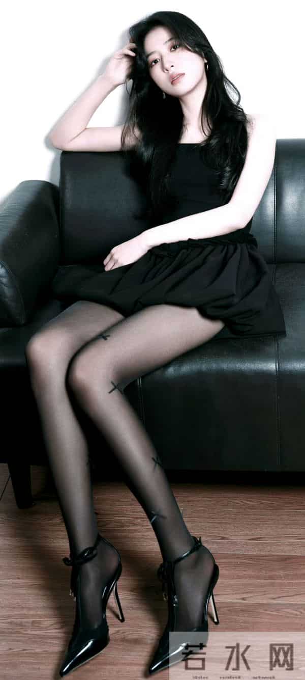 周雨彤高清黑丝美图