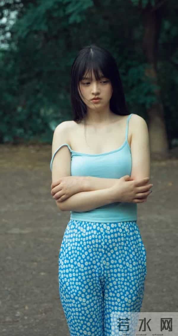 沈月吊带背心 “老肩巨猾”