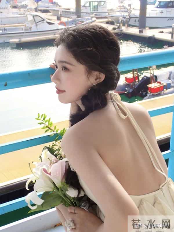 林允Jelly，好甜美的麻花辫姐姐。