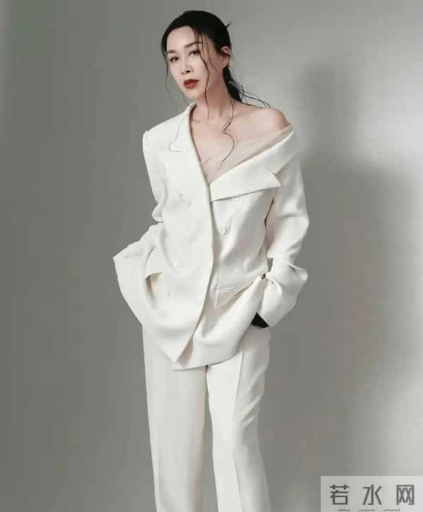 这一夜，巩俐头发白了，朱珠和卡地亚高层跳舞，郭晶晶盘发贵气