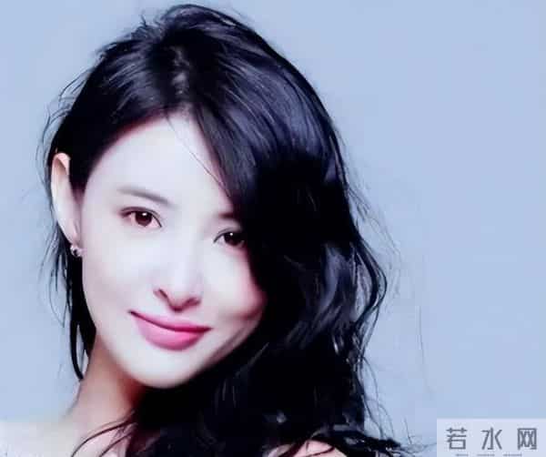 官宣恋情不到2年,看到森林北的照片,才明白章子怡输的不冤