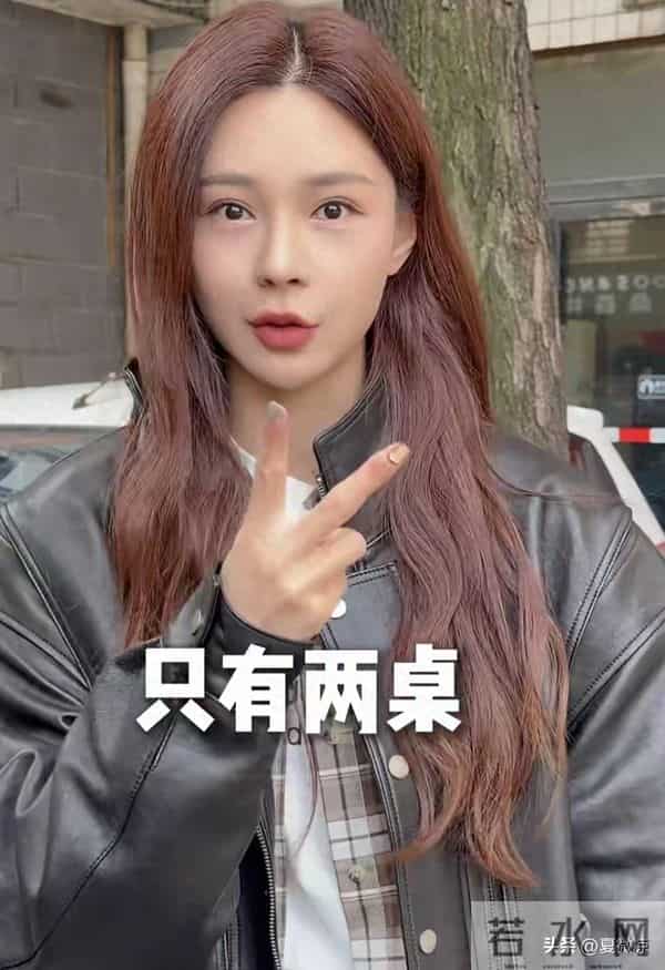 51岁汪涵现身沈梦辰饭局，白发显沧桑却超亲民，师徒同框太暖心