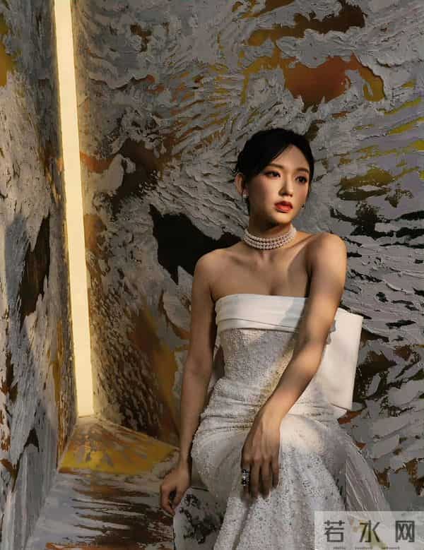 程潇,白色抹胸裙~