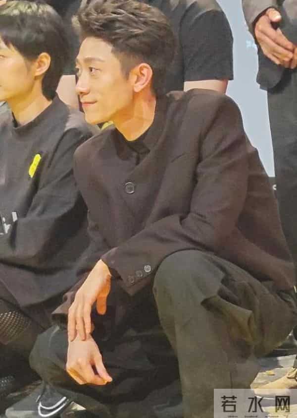 面相变了？33岁张一山终于长开了，杨紫要“避嫌”了