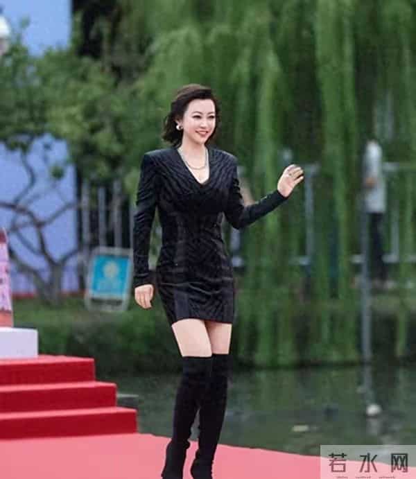 郝蕾瘦身成功!整个人又瘦又有肉,太美了!