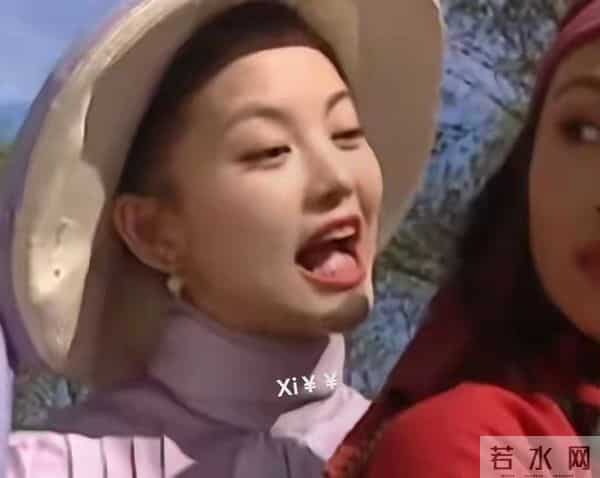 被回娘家的李湘无声炫到 客厅大得像酒店大堂 拍照破天荒只露半张脸