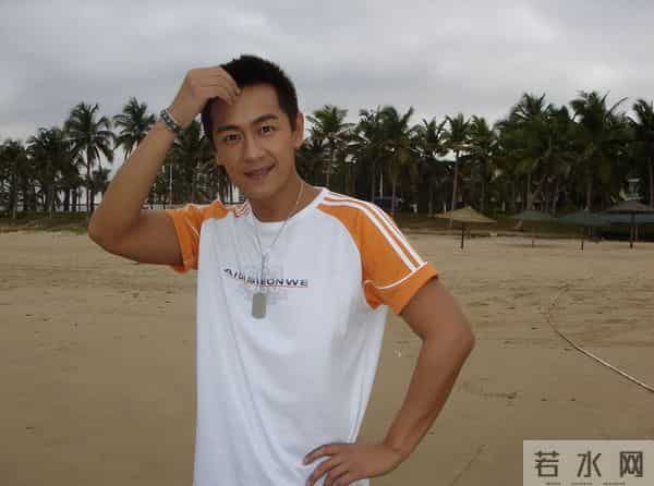 同居四年后分手，佘诗曼拿下“三料视后”，他却只能演烂片养四娃