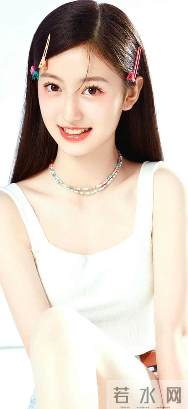 裴佳欣的 “成熟感” 藏不住了！眼神带钩子，女人味拉满太惊艳