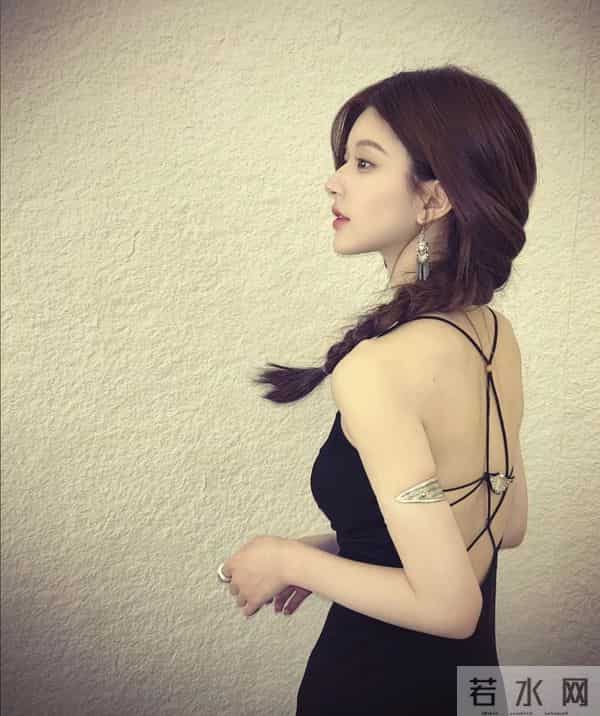 赵露思生日会热歌辣舞,完全是女团C位,这几套造型太嘶哈了