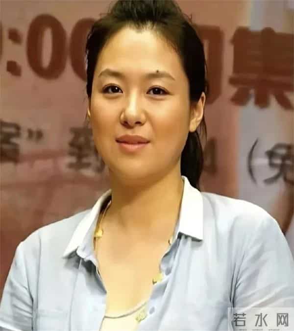 她曾是多少人心中的完美女神,终没逃过岁月的雕饰,还是那么漂亮