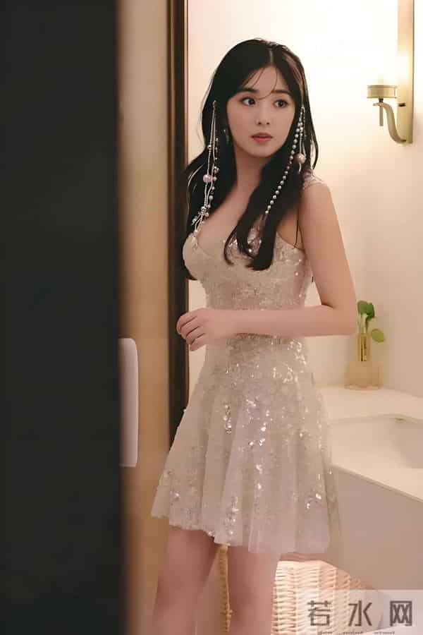 这还是当年超级女声的张含韵吗！简直是深藏不露，身材也太好了！