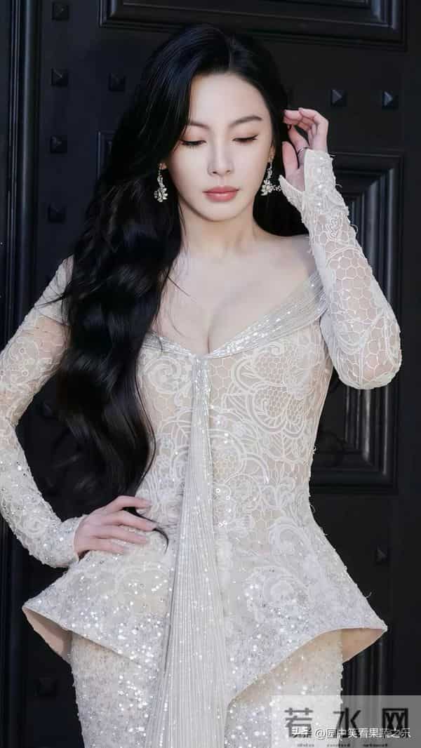 张雨绮 :集身材颜值气质于一身!