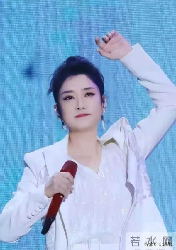 凤凰传奇的44岁玲花，怕是走上了玖月奇迹王小玮的“老路”