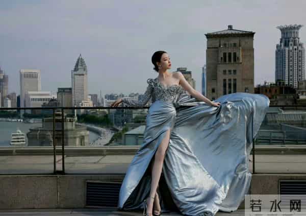 倪妮 抹胸高叉裙