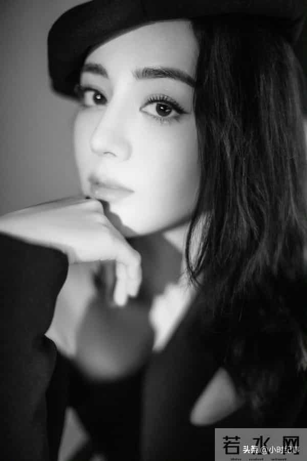 迪丽热巴｜全黑造型路透，太A了姐，这个贝雷帽造型好美