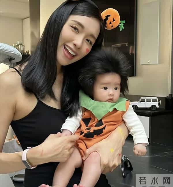 TVB前长腿女神晒近况!四个月大女儿撞脸蒙奇奇,婚后三年抱俩
