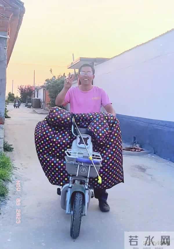 43岁歌手李根去世,唱快乐老家出名,一生未婚生子,现实版树先生