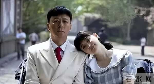 《父母爱情》没想到这俩是真夫妻，恩爱40年无绯闻，儿子也不简单