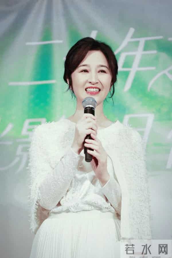 61岁前TVB女星信守20年前承诺，盛装出席粉丝见面会