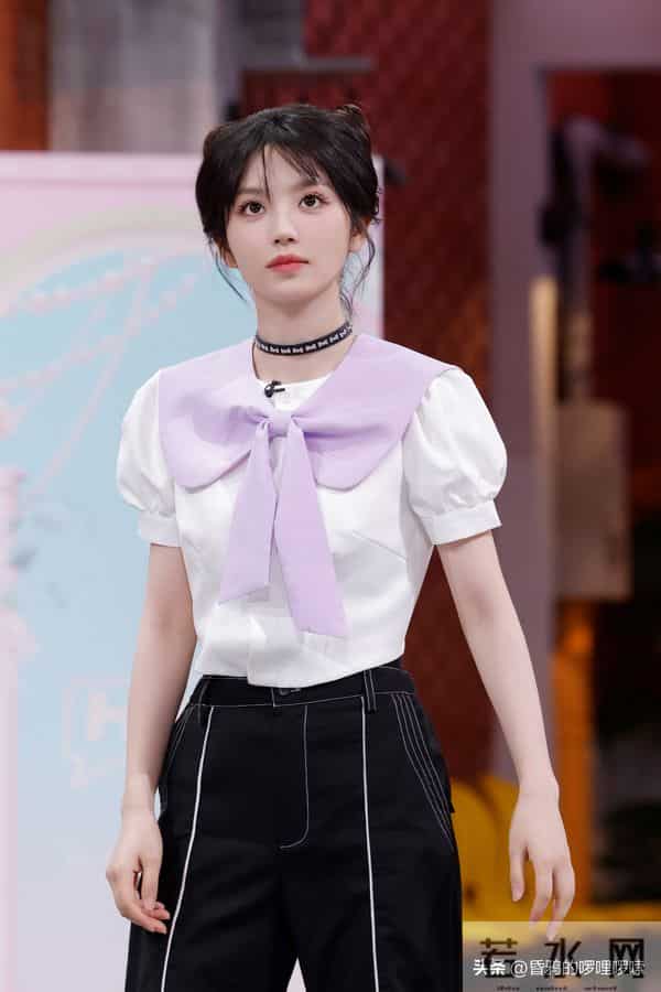 甜妹天花板 vs 四千年美女!田曦薇鞠婧祎谁更受网友喜欢?