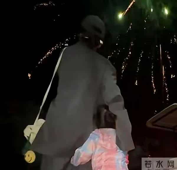 35岁张碧晨罕见晒女儿,5岁Judy腿又长又直,妈妈给她扎哪吒发型