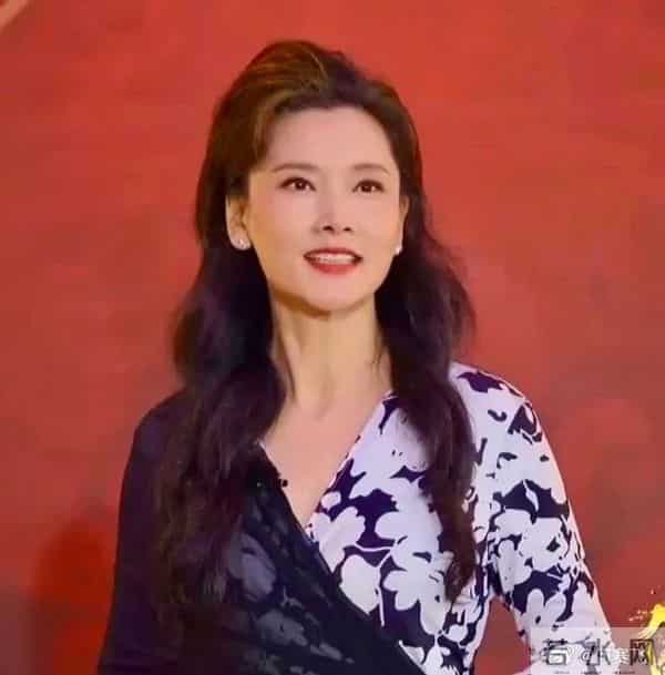 何赛飞虽然脾气不好,讲话快,但像宁静说的,她是有大格局有大爱