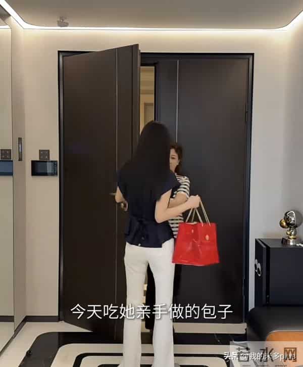 潘玮柏接岳母住上海新家,宣云妈妈亲手做包子,颜值像赵雅芝好美