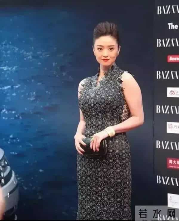 走上大S老路？42岁减肥减到哭的蒋欣，给女明星们提了个醒