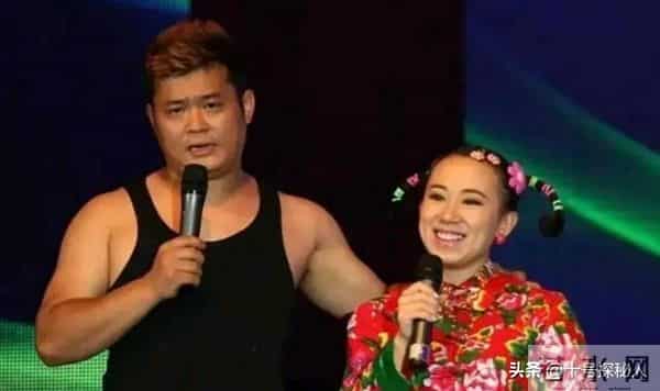 一手好牌打得稀烂！从春晚笑星到县城卖唱，丫蛋的今天怪不了别人
