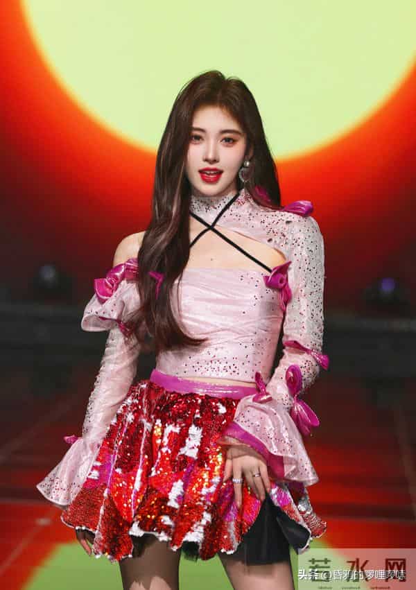 甜妹天花板 vs 四千年美女!田曦薇鞠婧祎谁更受网友喜欢?