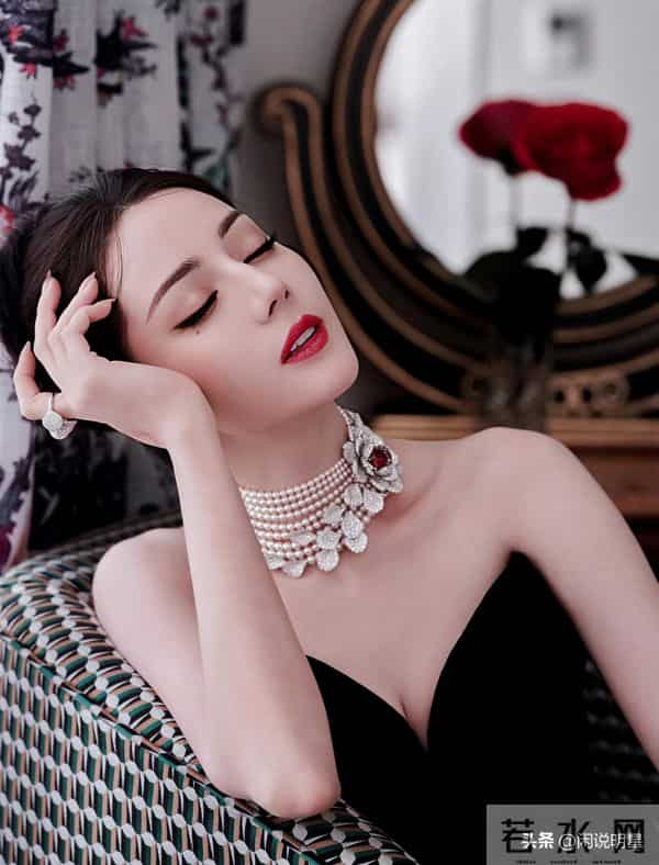 迪丽热巴—珍藏性感照：这“异域神颜”太蛊！每一张都是心脏暴击