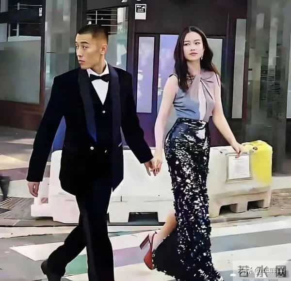 倪妮和男友三里屯被拍,他帅得低调,她美得张扬,这才叫天作之合