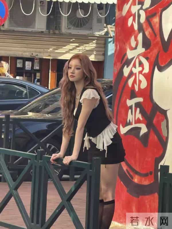 宋雨琦澳门街头被偶遇,本人又高又瘦近照非常漂亮,穿搭也很好看