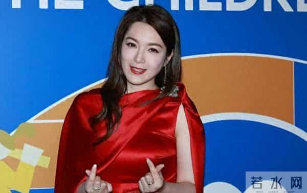 香港知名女星正式离婚,恢复单身即有追求者,宣布全面复出