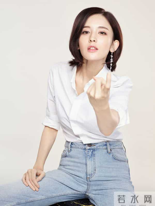 娜扎短发衬衫牛仔裤高跟鞋