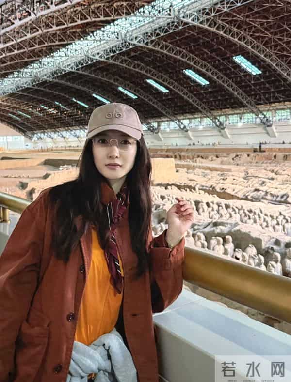 江疏影晒西安旅拍照，逛兵马俑，看《长恨歌》……开心到起飞！