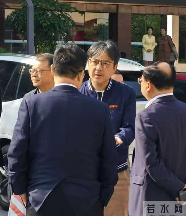 汪涵回母校,怎么变这么老了啊