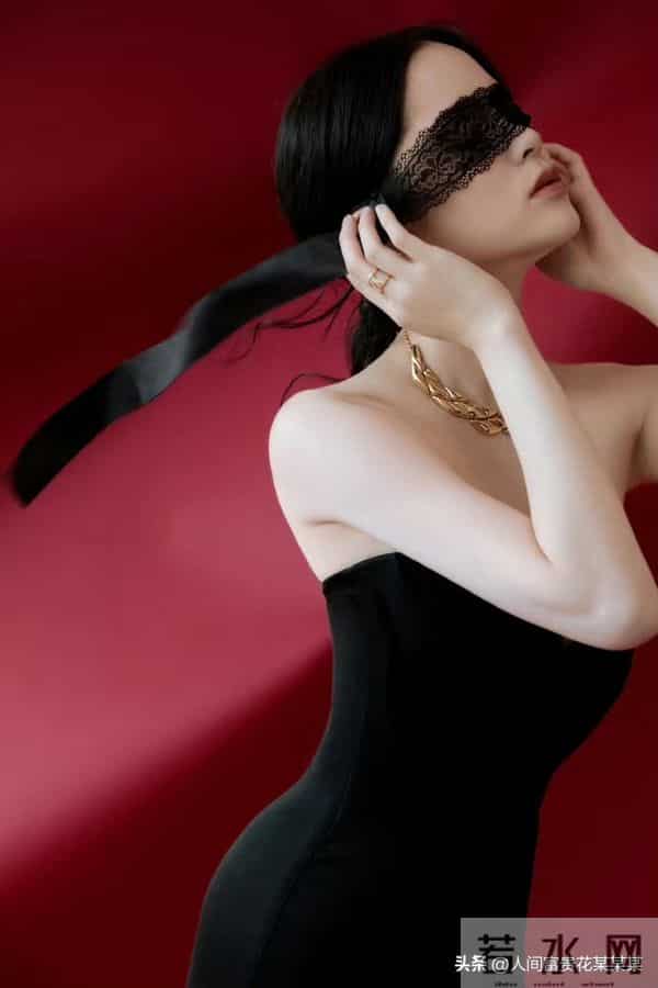 欧阳娜娜 抹胸裙太美了