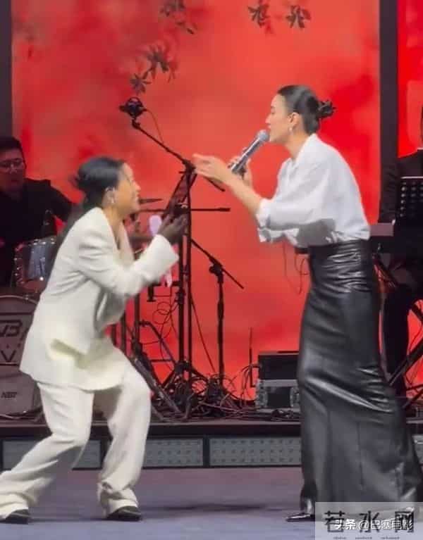 北京这一夜，巩俐雍容华贵，那英变得好时髦，郭晶晶低调地赢了