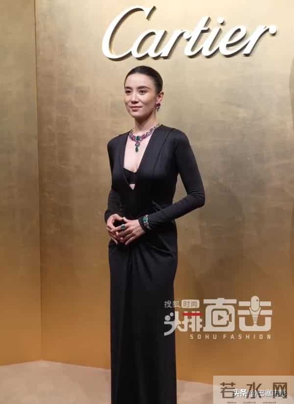 北京这一夜，巩俐雍容华贵，那英变得好时髦，郭晶晶低调地赢了