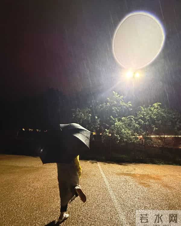 江疏影晒西安旅拍照，逛兵马俑，看《长恨歌》……开心到起飞！