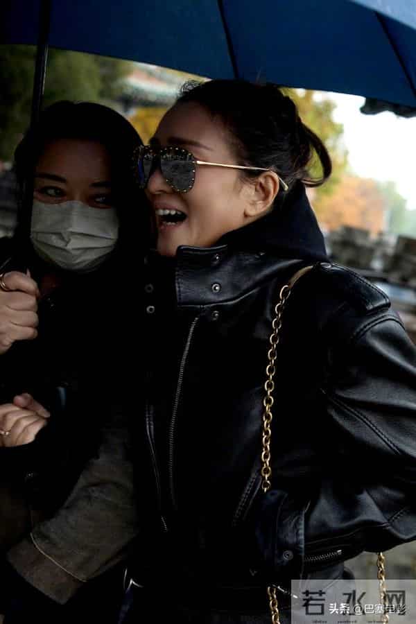 北京这一夜，巩俐雍容华贵，那英变得好时髦，郭晶晶低调地赢了