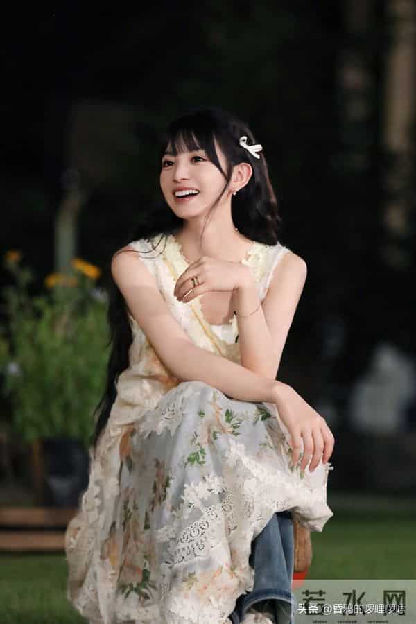 甜妹天花板 vs 四千年美女!田曦薇鞠婧祎谁更受网友喜欢?