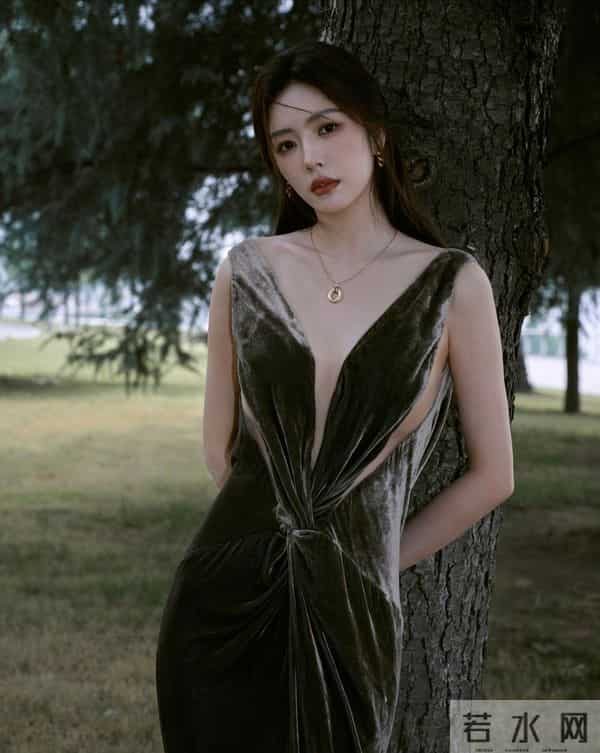 蔡文静的气质真优雅，知性又温柔，看着就舒服