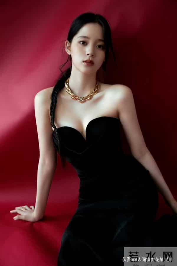 欧阳娜娜 抹胸裙太美了