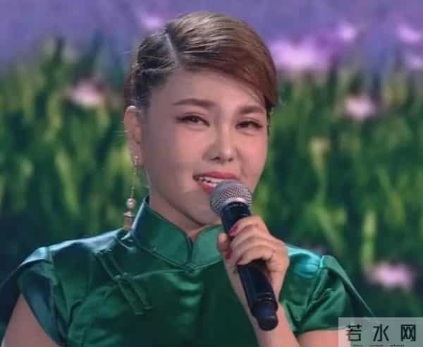 “躲汉子”乌兰图雅:从央视力捧到网友群嘲,42岁再陷陷桃色新闻