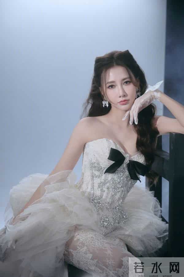 女明星，弦子黑暗性感风裙，身姿窈窕，性感优雅