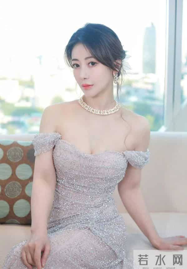 陈紫函亮片裙杀疯了！这颜值这身材，简直是行走的画报！